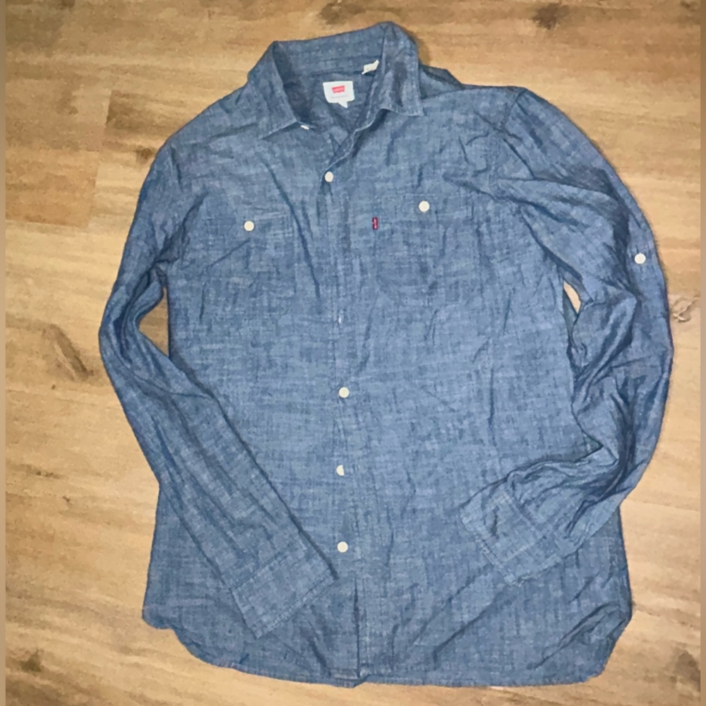 Levis Chambray Long Sleeve Button Down